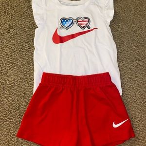 Nike play set. Size girls 2T.